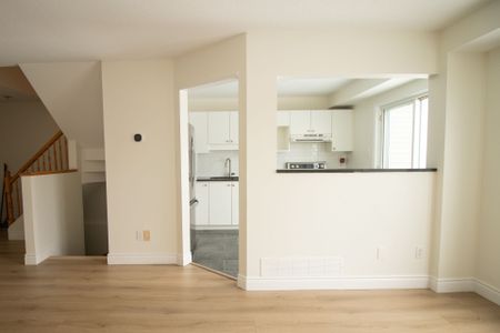 For Lease - 73 Longshire Circle, Barrhaven, Ontario - Photo 2