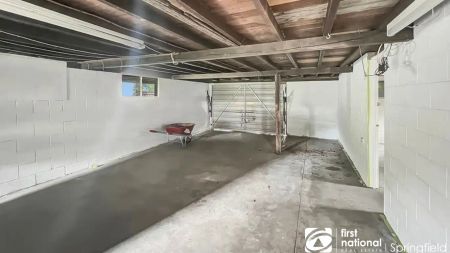 “Conveniently Located Queenslander” - Photo 4