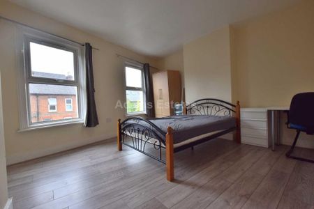 4 bedroom terraced house to rent - Photo 5