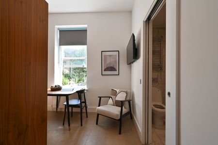 Studio Flat, Dennington Park Road, NW6 - Photo 2