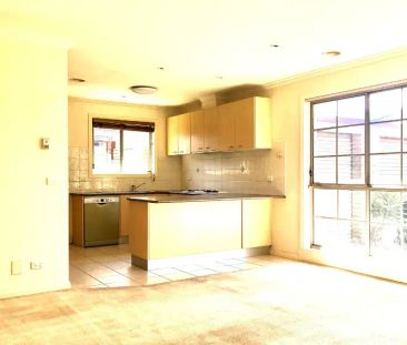 “Beautiful 3-Bedroom Unit in Prime Bonbeach” - Photo 2