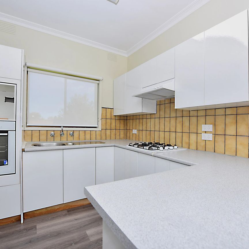 BEAUTIFUL FAMILY HOME! - Photo 1