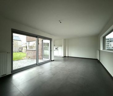 Moderne woning met tuin gelegen in rustige wijk - Photo 1