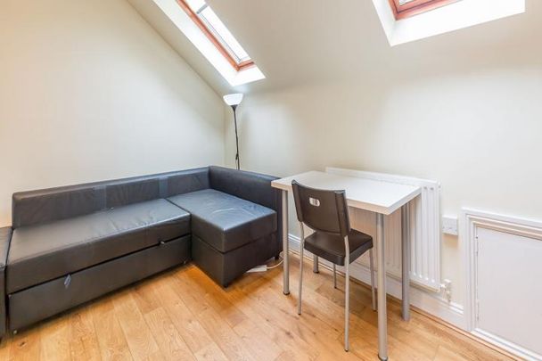 Cosy studio perfect for 1 person close to the trendy Upper Street - Photo 1