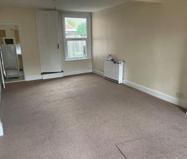 2 bedroom end of terrace house to rent - Photo 1