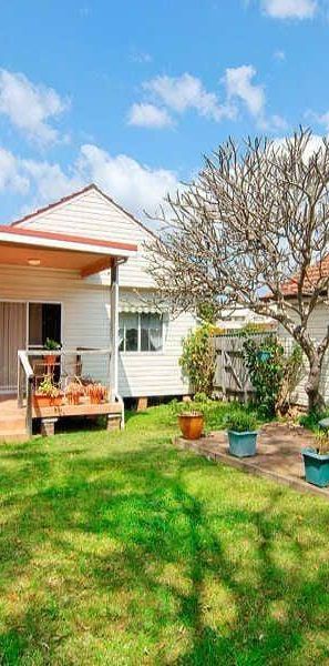 Beautiful spacious 3 bed room house in a quiet and convenient street - Photo 1