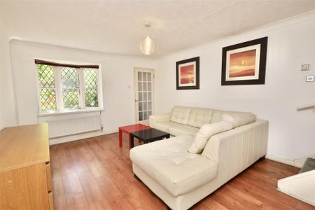 2 bedroom Student Flat to rent in Wallace Street, Newcastle Upon Tyne - Photo 2