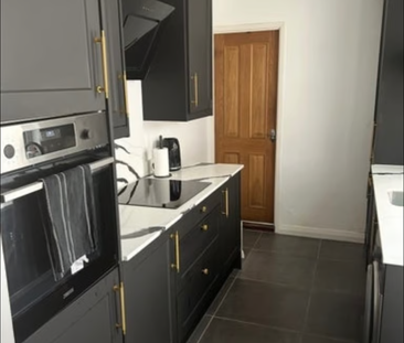 1 bedroom in a house share to rent - Photo 2