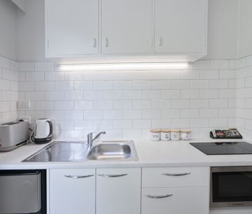 Beautifully Furnished (or Unfurnished) 2-Bedroom Unit – Water & Int... - Photo 5