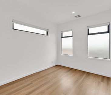 Space, Style & Convenience in a Premium Locale - Photo 2