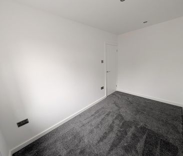 3 bedroom end of terrace house to rent - Photo 3