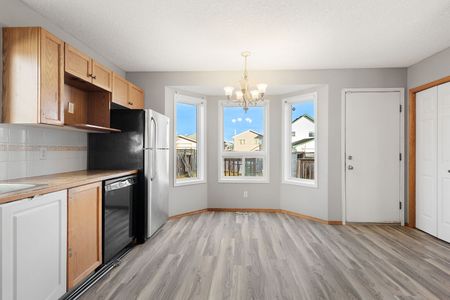 125 Martin Crossing Manor Northeast, Calgary - Photo 2