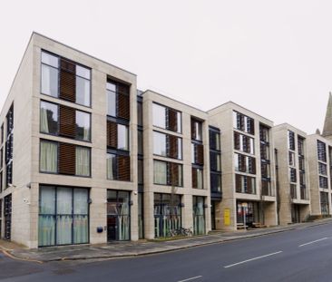 Large Ensuite: Two Bed Flat - Photo 4