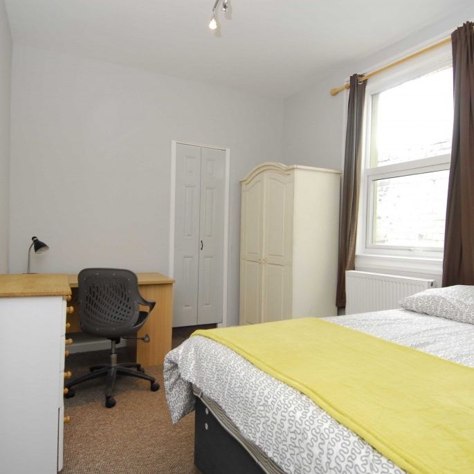 36 Houndiscombe Road, Flat 2 - Photo 1