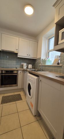 Apartment to rent in Dublin, Highfield Rd - Photo 2