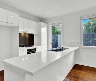 Sunlit Single-Level Living in a Quiet Bayside Cul-de-Sac - Photo 5