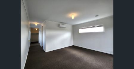 19 Flanagan St, Tarneit, Vic 3029 - Photo 2