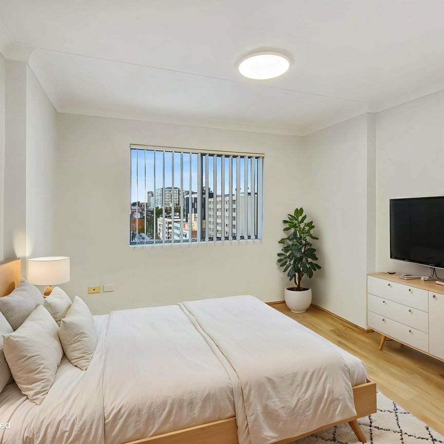 Perfectly Positioned 2 Bedroom Apartment! - Photo 1