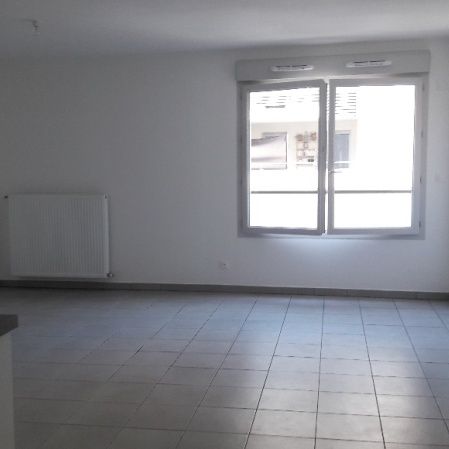 Location Appartement 1 pièce 37m² VENISSIEUX 69200 - Photo 1
