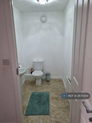 3 bedroom semi-detached house to rent - Photo 4