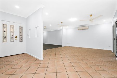 ENTERTAINER'S DELIGHT! FRESHLY UPDATED FAMILY HOME - Photo 4