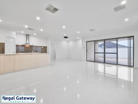 8 Chile Way, AUBIN GROVE WA 6164 - Photo 4