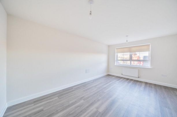 4 bedroom detached house to rent - Photo 1