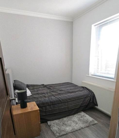 1 bedroom in a house share to rent - Photo 3