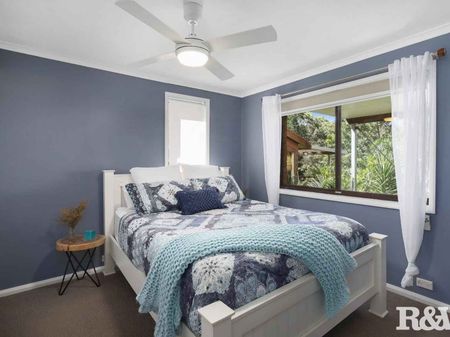 FAMILY HOME WITH STUDIO & WATERVIEWS! - Photo 4