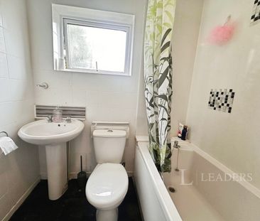 3 bedroom end of terrace to rent Exhall Close, Redditch B98 - Photo 2