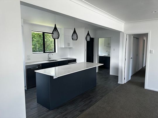 Charming 3BR Townhouse in Ngaruawahia! - Photo 1