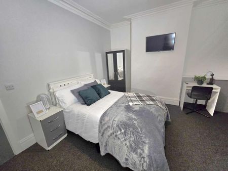 1 bedroom in a house share to rent - Photo 4