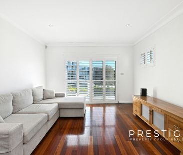 STUNNING FIVE-BEDROOM FAMILY HOME WITH VERSATILE SIXTH BEDROOM OPTION! - Photo 2