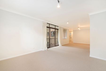 Delightful & Quiet 2 Bedroom Apartment with Garage - Photo 4