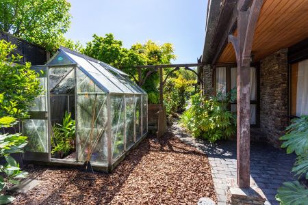 FENDALTON – PRIVATE 3 BEDROOM + STUDY, 2 LIVING AREA, IDEAL LOCATION - Photo 3