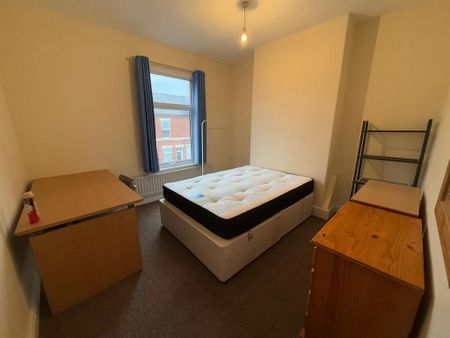 4 bedroom terraced house to rent - Photo 4