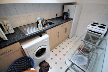 6 bedroom terraced house to rent - Photo 2