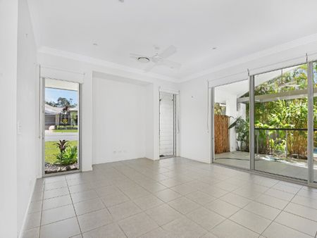 9 Kintail Lane, Coomera Waters - Photo 4