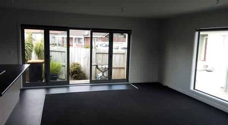 Modern and Sunny - Photo 4