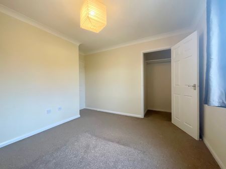 3 bedroom Semi-Detached House to let - Photo 3