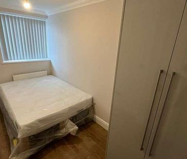 Whytecroft, Hounslow, TW5 - Photo 5