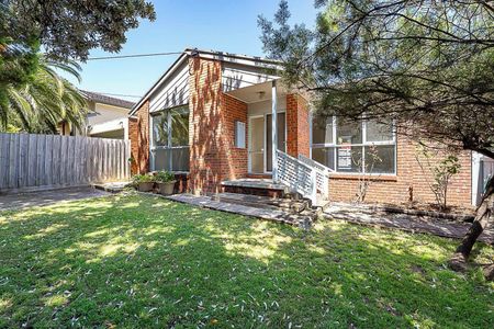 FRONT TOWNHOUSE OF ONLY 2 IN A FABULOUS POSITION - Photo 5