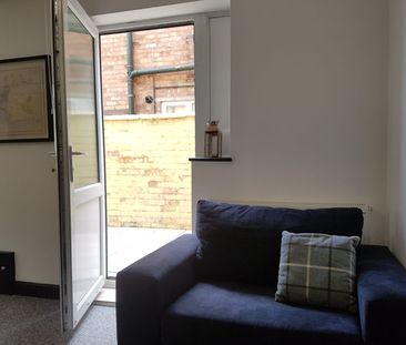 Flat 8 The Rayner Building – Studio - Photo 6