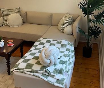 BEACHSIDE ART DECO GEM - GROUND FLOOR WITH COMMUNAL GARDEN! - Photo 1