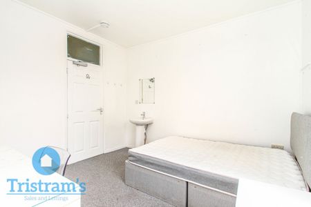 4 bed Mid Terraced House for Rent - Photo 4