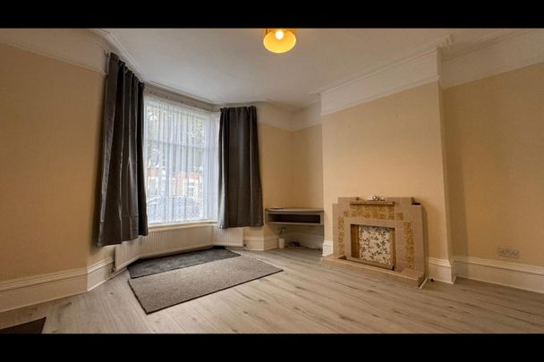 3 Bed Terraced House, Ladysmith Avenue, IG2 - Photo 1