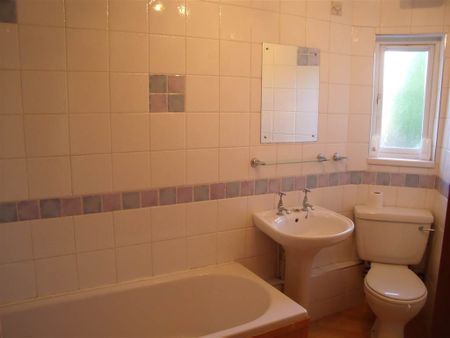 102C Inishowen Drive, Finaghy, Belfast, BT10 0EX - Photo 3
