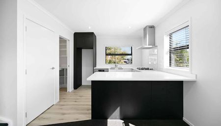 Brand New Home in a Quiet Chartwell Street - Photo 3