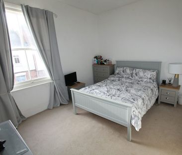 Terraced House to rent on - Photo 3