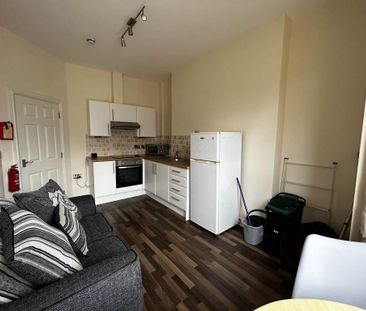 2 bedroom flat to rent - Photo 3